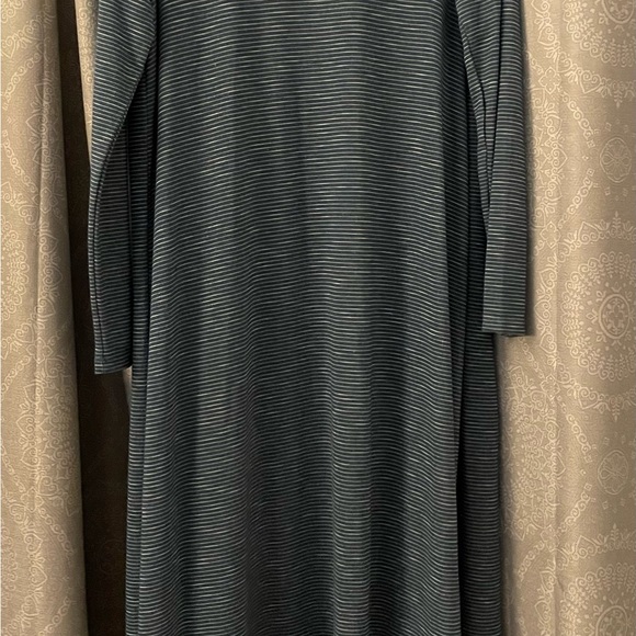 LuLaRoe Sarah Cardigan Charcoal
Grey Stripe Small - Picture 2 of 4